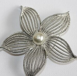 Large Silver Sarah Coventry Flower Pin signed Costume Jewelry